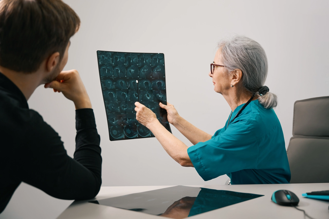 Hai avuto un esame di screening positivo? Ecco cosa significa davvero e cosa fare subito