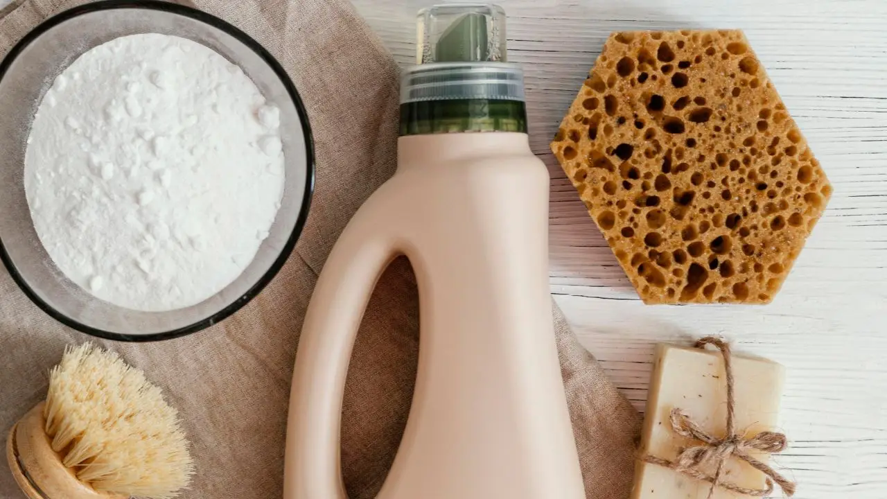 Chi ha inventato il detersivo più potente? Ecco la storia dietro al prodotto che sgrassava tutto