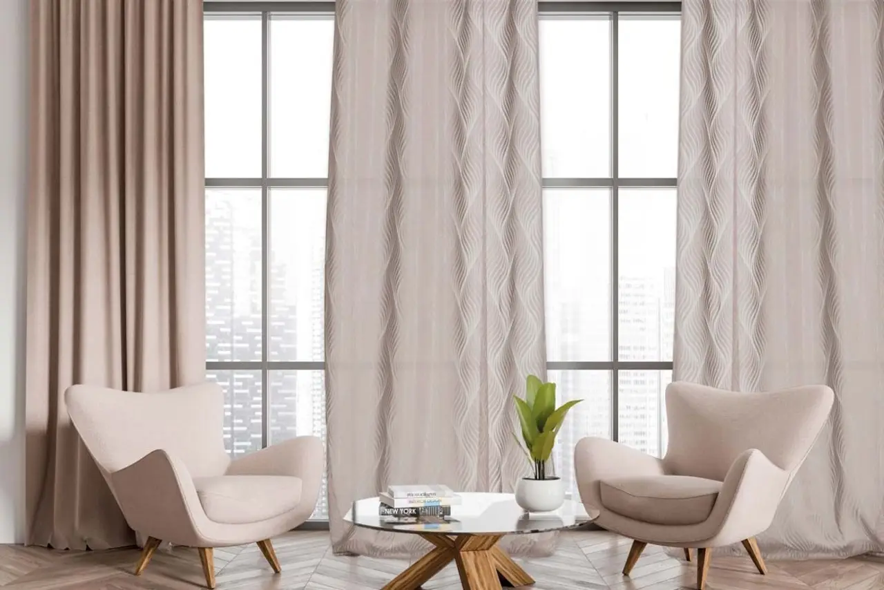 Il trucco geniale per coprire il sole in casa senza usare tende costose